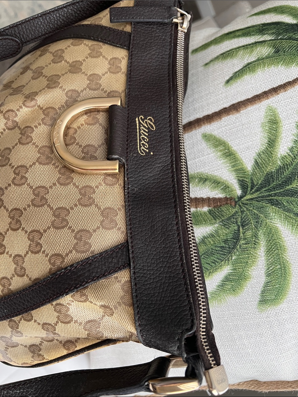 Vintage Authentic Gucci GG Canvas D-Ring
Shoulder Bag Brown Y2K /Dark Brown Trim